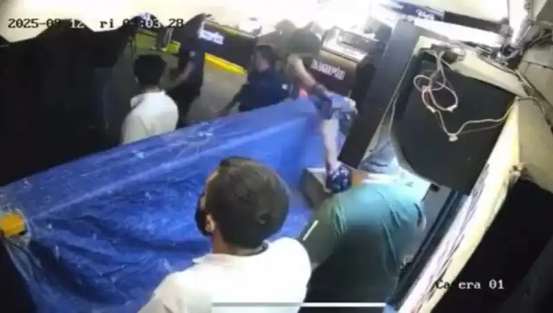 Ortaköy'de Geceye Dami̇l Tutan Kavga: Tekme Tokat Kavgadan Gerilim Dolu Anlar