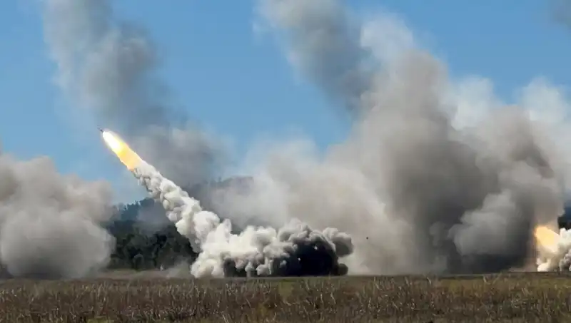 Avustralya'nın Askeri Tatbikatında İlk Kez HIMARS Atışı Gerçekleştirildi!