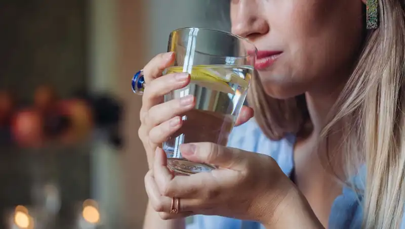 Aç Karnına 1 Litre Su İçmenin Sağlığa Faydaları ve Doğru Uygulama Yöntemleri