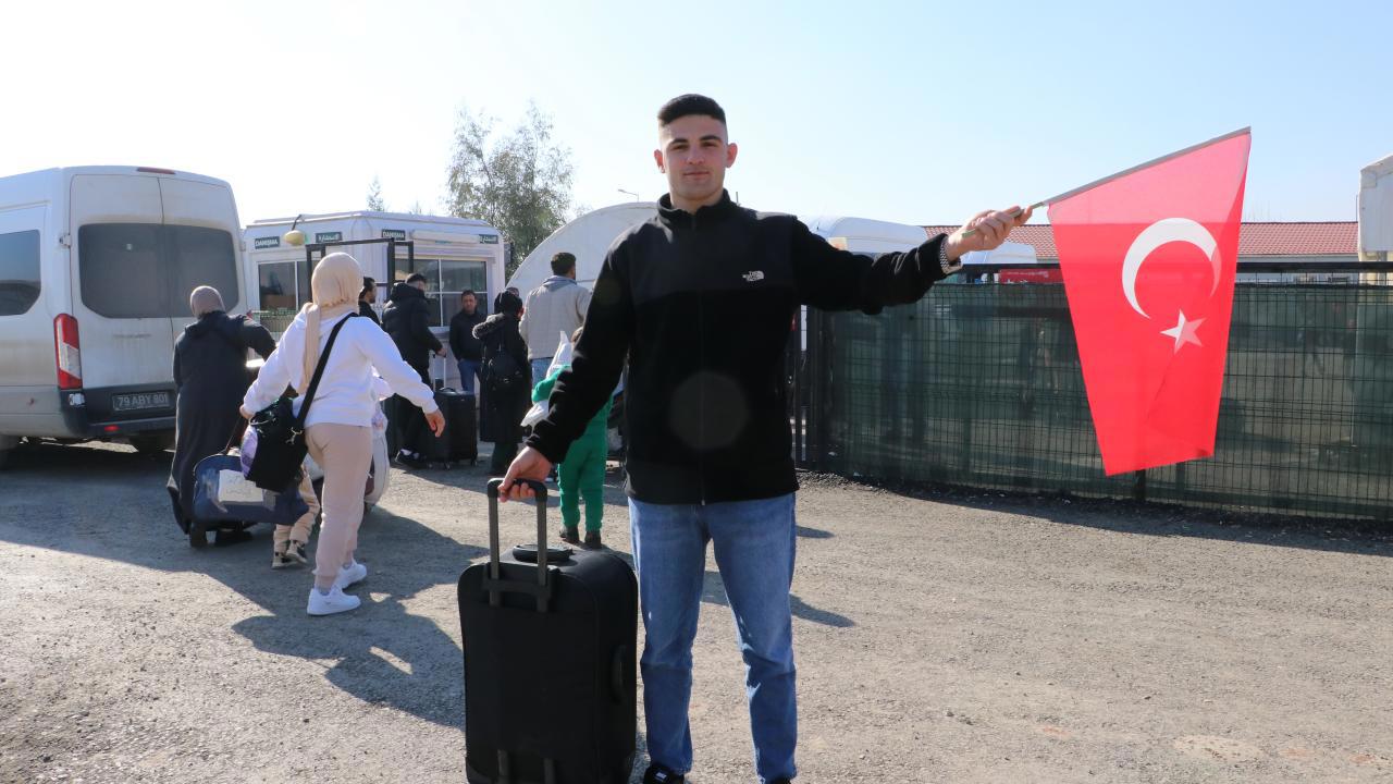 Suriye'ye Türk Bayrağıyla Dönen Abdulkadir'ın Vaadi