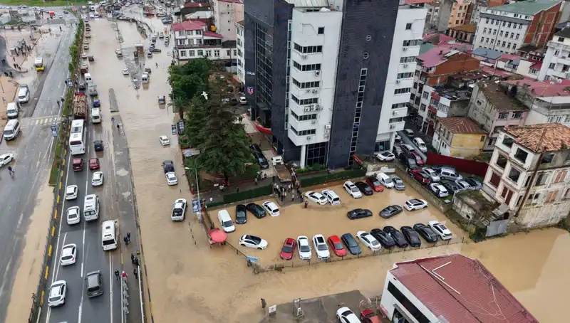 Trabzon'da Sel Felaketi: Kayıp İki Kişi için Arama Çalışmaları Devam Ediyor