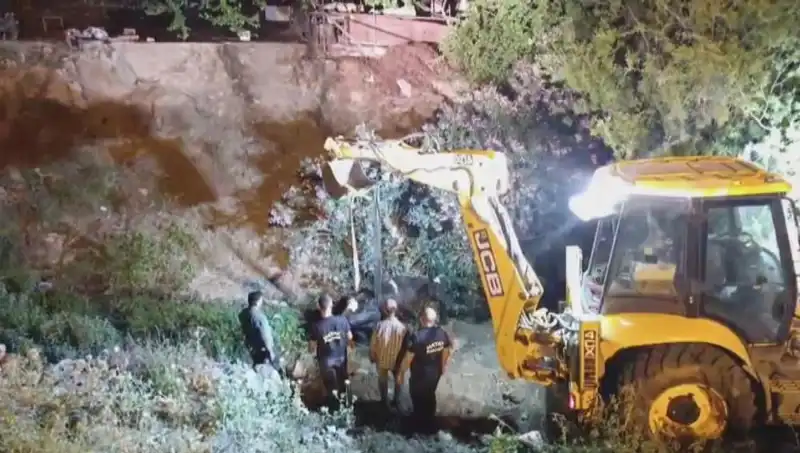 Hatay’da İlginç Kurtarma Operasyonu: İneği Kurtarmak için Seferber Oldular