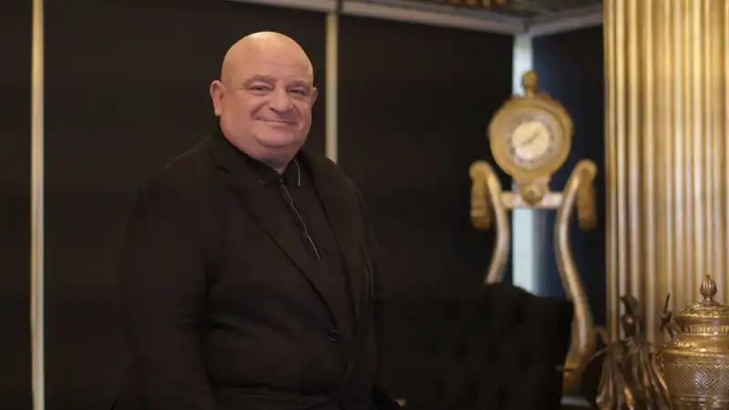 Tekstilden Finansa: Moiz Mitrani'nin Dünya Çapındaki Başarı Hikâyesi