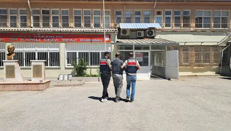 Kırmızı Bültenle Aranan Şüpheli Eskişehir'de Suçüstü Yakalandı!