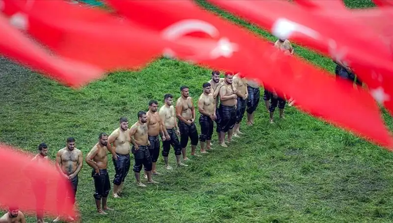 664. Tarihi Kırkpınar Yağlı Güreşleri: Pehlivanlar Arenada Buluşuyor!