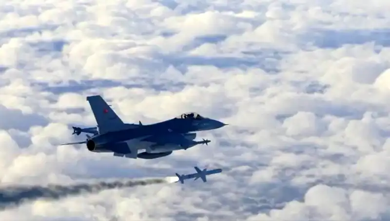 F-16 EDPOD Sistemi Kritik Testleri Başarıyla Geçti: Hava Gücümüzü Güçlendiriyor