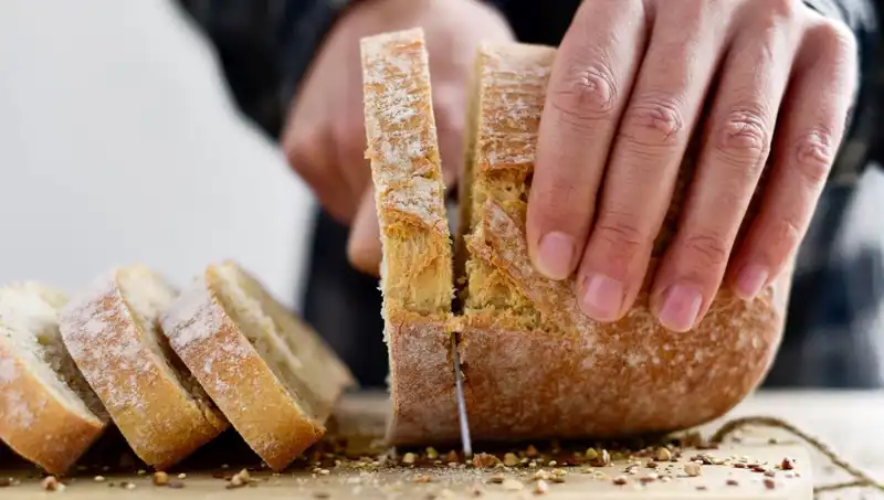 Kızarmış Ekmek ve Taze Ekmek: Hangisi Gerçekten Daha Sağlıklı?