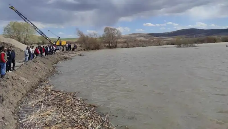 Kızılırmak Nehri'nde Kaybolan 17 Yaşındaki Mehmet'in Dramı