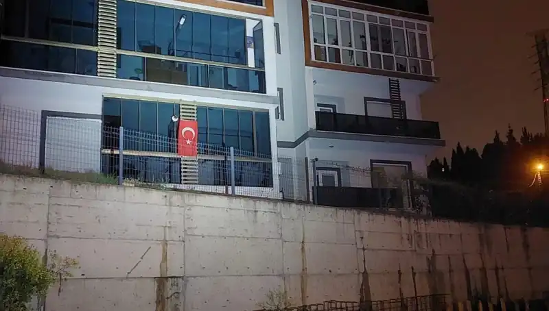 Sakarya'da Sarsıntı Panik Yaratıyor: 4 Katlı Apartman Tahliye Edildi