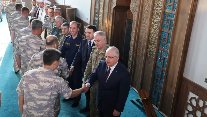 General Yaşar Güler, Mehmetçikle Ramazan Bayramı'nı Kutladı