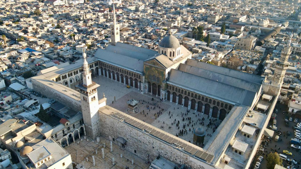 Suriye Halkı, Özgürlüğün Ardından İlk Cuma Namazı için Camilere Akın Ediyor