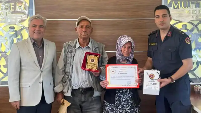 Jandarmaya Evi Bağışlayan Aile, Toplumda Duygusal Bir Yankı Uyguladı