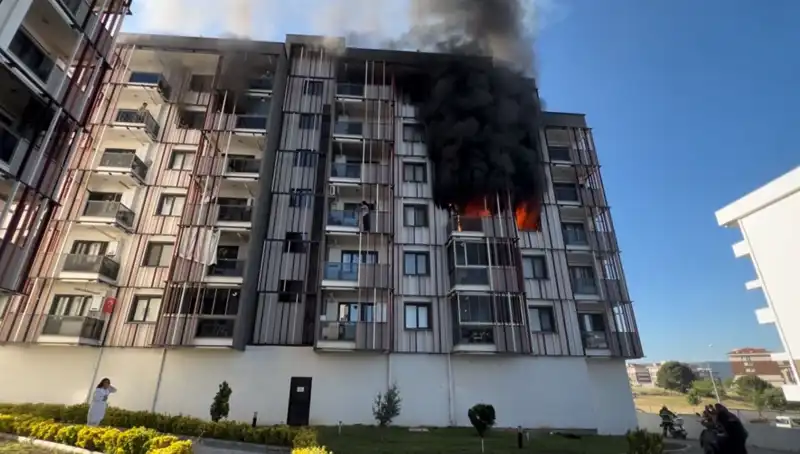 Çanakkale'de Yangın Korkusu: Sabah Saatlerinde Alevler Yükseldi