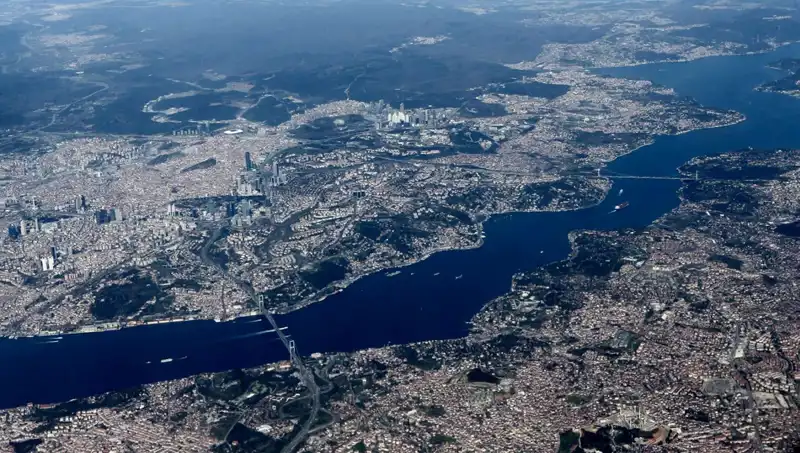İstanbul Semalarında Bahar Hareketliliği: Pilotlar Gökyüzünde Halka Çiziyor!