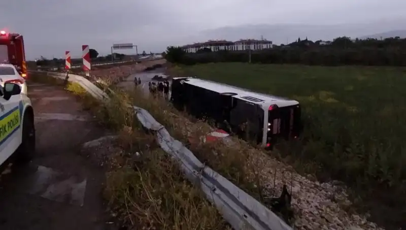 Manisa’da Yolcu Otobüsü Kazası: Çok Sayıda Yaralı ve Son Gelişmeler