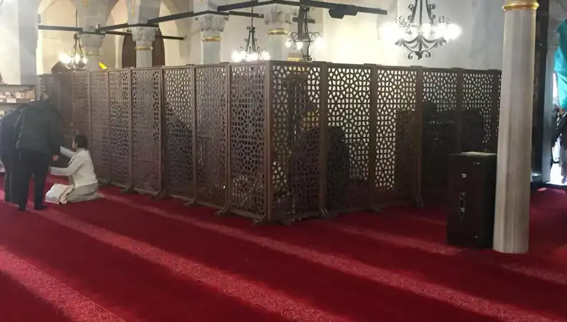 Kadın-Erkek Teravih Namazı Birlikteliği Tartışma Yarattı: Gerçekler Ne?