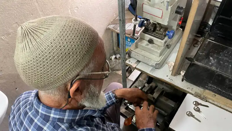 28 Yılda 4 Metrekarelik Dükkanını Efsanevi Bir Mekana Dönüştürdü