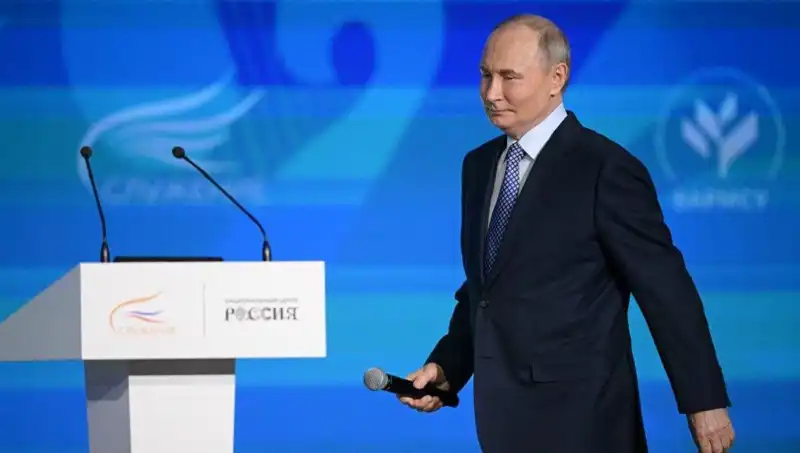 Rusya'da "Yabancı Ajan" Yasası: Putin'den Tartışmalı İmza Geldi!