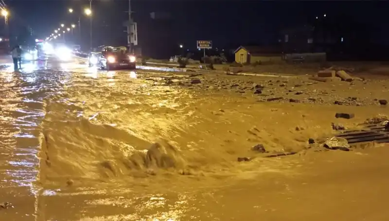 Ankara ve Konya'da Sel Felaketi: Hayat Durdu, Zarar Büyük!