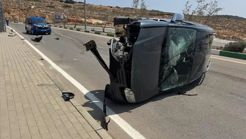 Kilis'te Ticari Araç Devrildi: 4 Kişi Yaralandı, Olayın Ayrıntıları Şoke Etti!