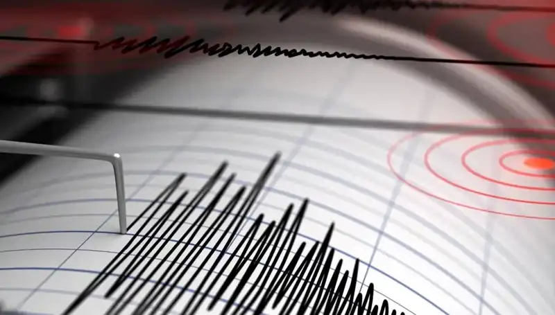 Manisa'da 4 Büyüklüğünde Deprem: Vatandaşlar Panik İçinde