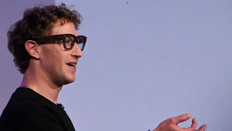Zuckerberg'den Devrim Niteliğinde Gözlük Tanıtımı: Yapay Zeka Dönemi Başlıyor