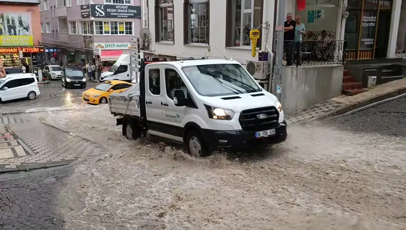 Ankara'da 10 Dakikalık Sağanak, Hızla Su Baskınlarına Yol Açtı!