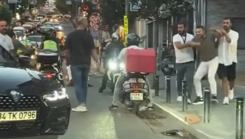 Nişantaşı’nda Trafik Tartışması: Kadın Sopayla Saldırıya Uğradı