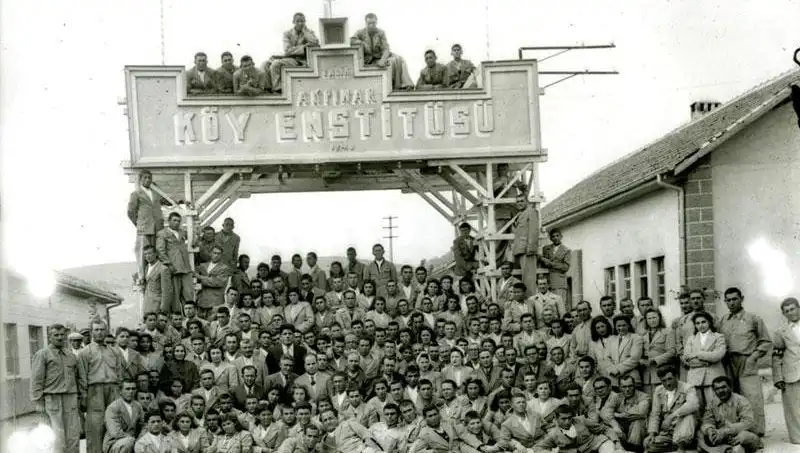 17 Nisan'da Ne Oluyor? Köy Enstitüleri'nin Tarihsel Önemi