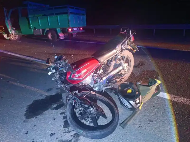 Kamyonet ve Motosiklet Çarpıştı: Kuzenler Hayatını Kaybetti