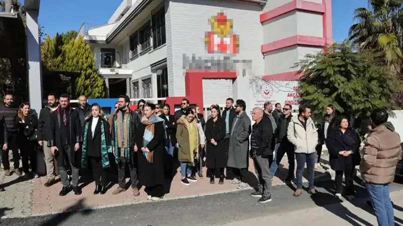 Öğrencilerin Karne Gününde Velilere Şok: Öğretmenlerin Gözyaşları Ne Anlama Geliyor?