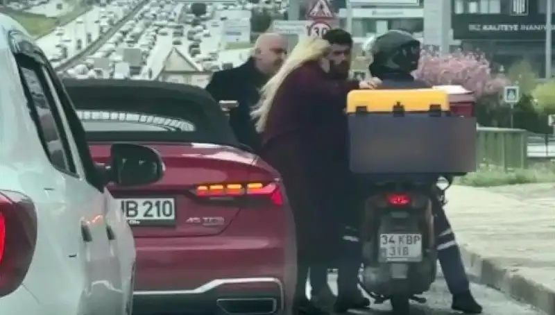 D-100'de Silah Çekip Korku Salan Motokurye Olayı: Detaylar Ortaya Çıkıyor