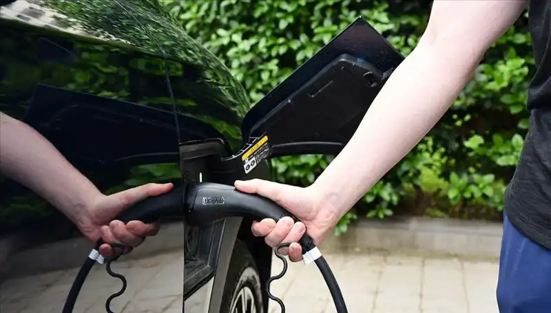 ABD Gümrük Vergilerine Karşı İngiltere’den Elektrikli Araç Üreticilerine Destek Hamlesi