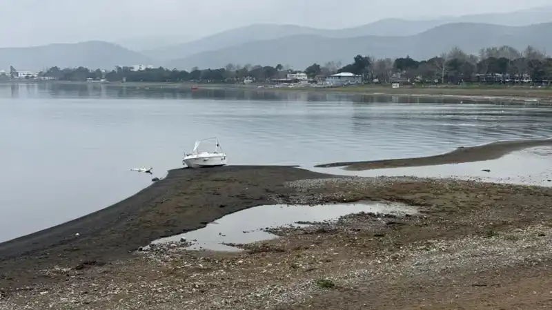 İznik Gölü'nde Kuraklık Alarmı: Yağışlara Rağmen Suyun Seviyesi Düşmeye Devam Ediyor
