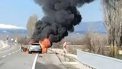 Kütahya'da Seyir Halindeki Otomobilde Yangın: Araç Küller İçinde Kaldı