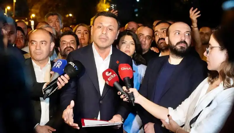 CHP İstanbul İl Başkanı Özgür Çelik, Basına Açıklamalarda Bulundu