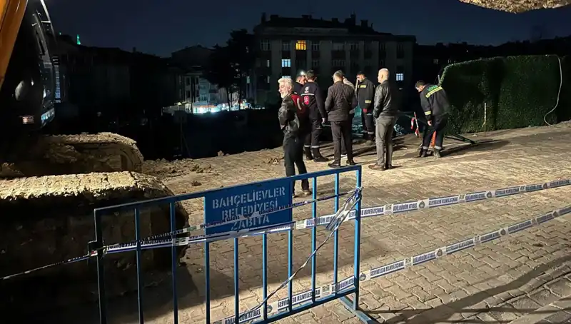 İstanbul'da İnşaat Çalışmaları Sırasında Yol Çöktü, Olayı Görenler Şokta