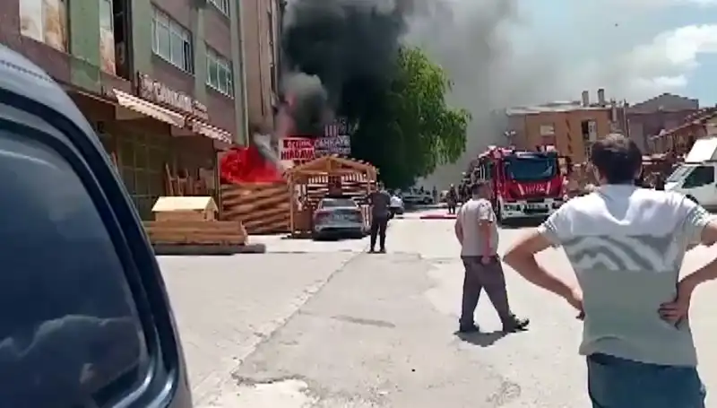 Ankara’nın Kalbinde Büyük Yangın: İş Yerleri Alev Alev Yandı!