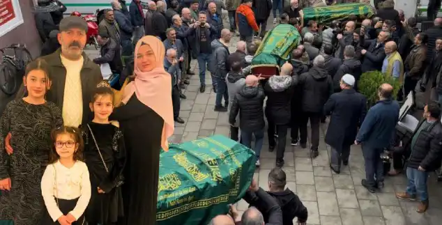 Rize'de Strasbourg'da Hayatını Kaybeden Kız Kardeşlere Duygusal Veda Töreni