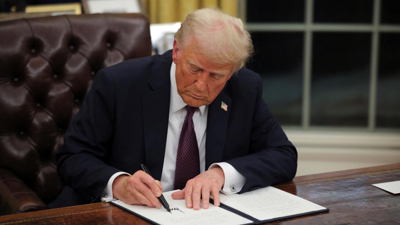 Başkan Trump, Kararnameleri Ardı Ardına İmzalıyor