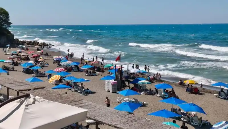 Akçakoca'da Deniz Yasağı: Tatilcileri ne bekliyor?