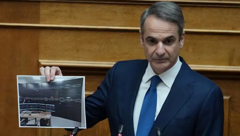 Yunanistan'da Siyasi Şok: Miçotakis Hükümeti Protestolara Dayanamadı!