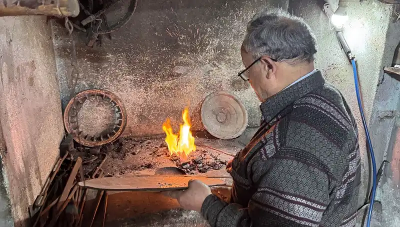 20 Metrekaredeki Dükkanında Baba Mesleğini Geleceğe Taşıyan Usta