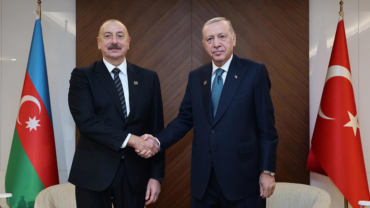 Cumhurbaşkanı Erdoğan, Azerbaycan Cumhurbaşkanı Aliyev ile bir araya geldi