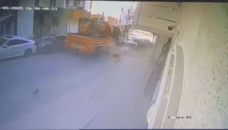 Kontrolden Çıkan Vinç, Ankara'da 23 Araçla Feci Bir Kazaya Neden Oldu