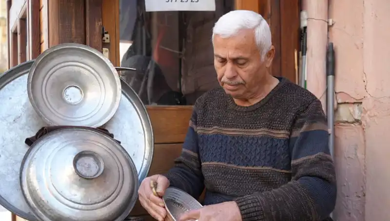 Zamanın Sınavından Geçen Meslekler: O Günleri Mumla Arıyoruz