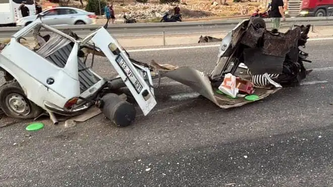 Ankara’da Bariyere Çarpan Araçta Facia: Bir Ölü, Bir Yaralı