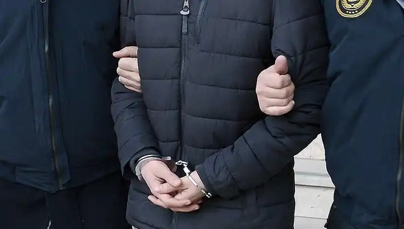Samsun'da Hırsızlık ve Silahlı Tehditten Aranan Hafiyeci Firari Hükümlü Yakalandı
