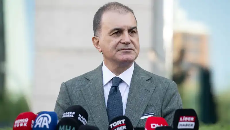 Ömer Çelik’ten Özel’e Sert Tepki: Meşru Demokratik Alanı Tehdit Eden Sözler Yok Hükmünde