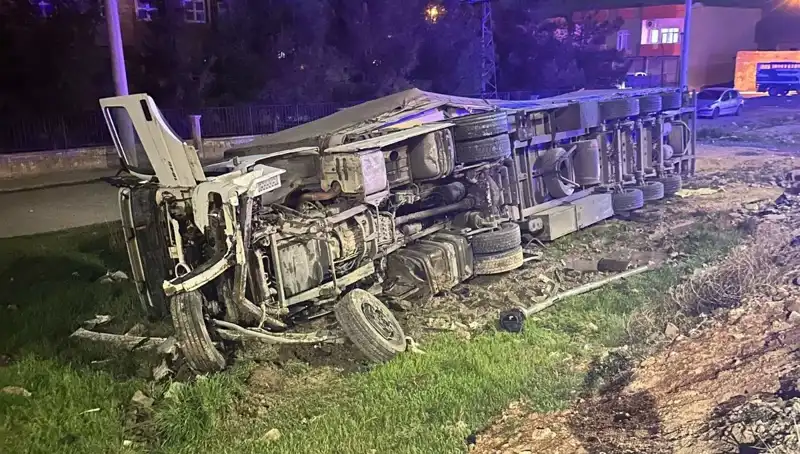 TIR Devrildi: Ankara’da Büyük Kaza, 6 Yaralı!
